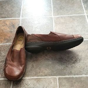 NWOT  CASUAL SLIP ON EARTH SPIRIT SHOES WITH LEATHER UPPER SIZE 10